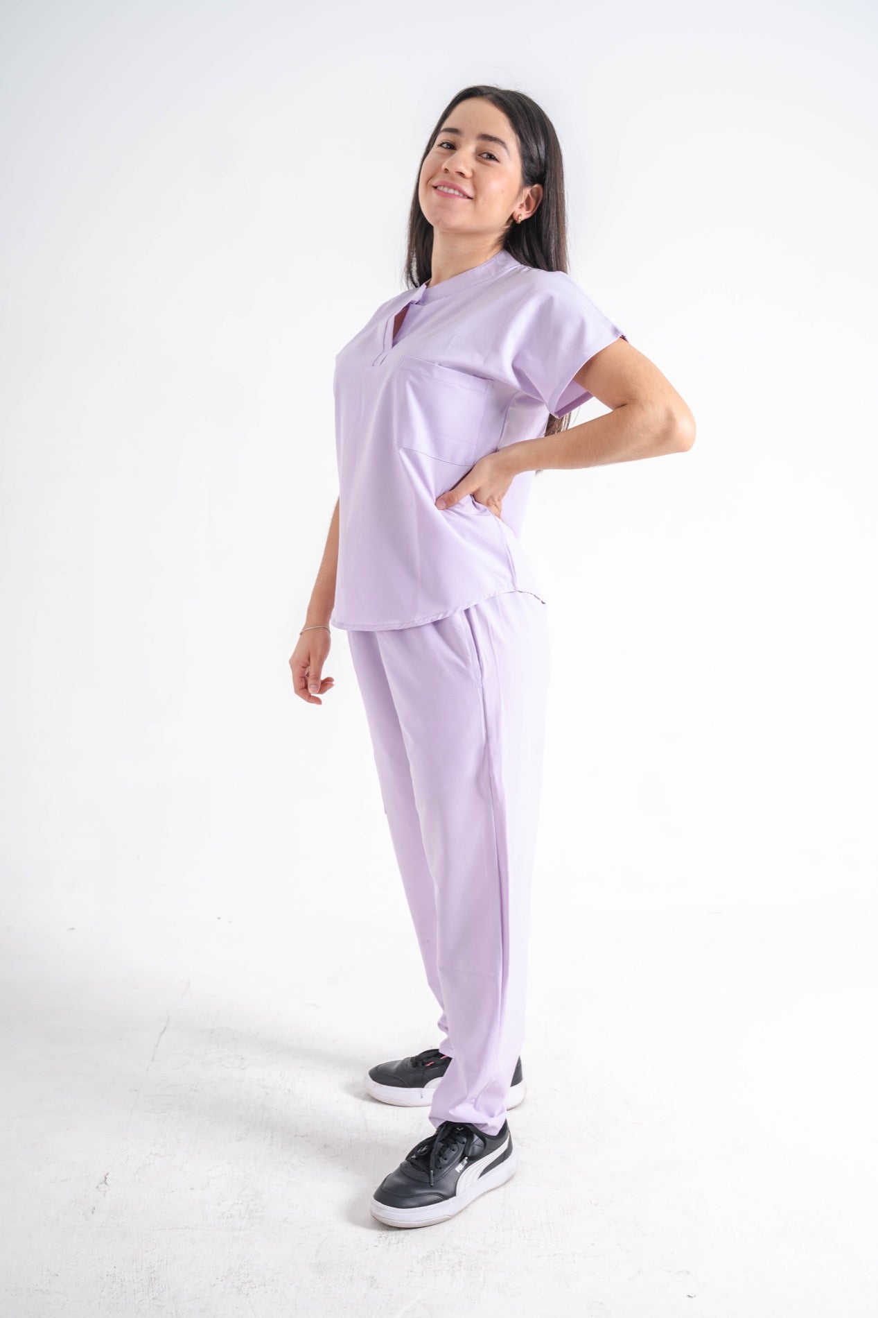 DAMA Scrub cuello mao lila