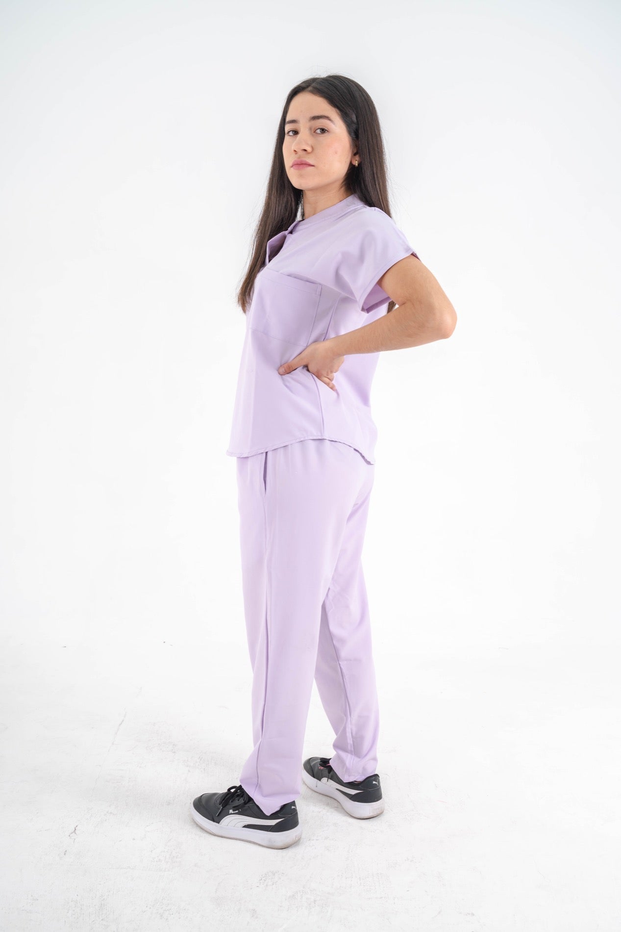 DAMA Scrub cuello mao lila