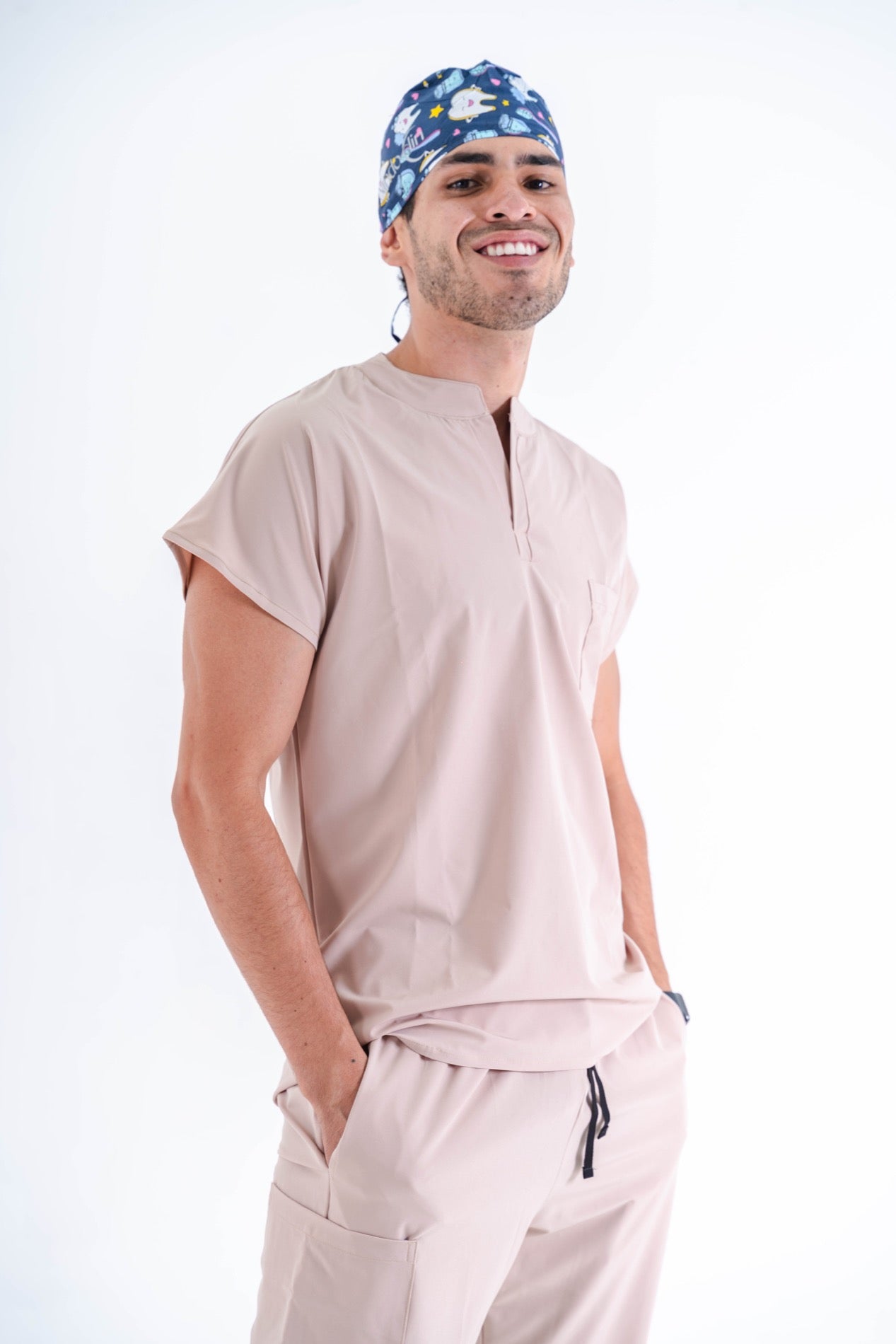 SCRUB conjunto cuello mao cafe